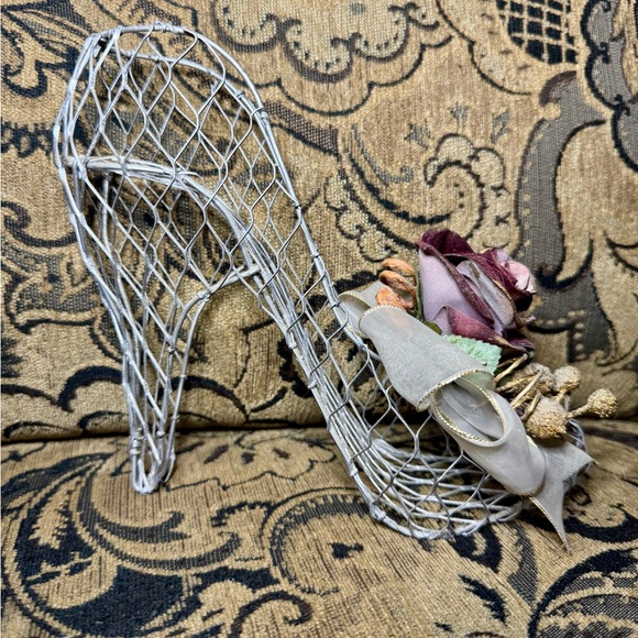 Chicken Wire Shoe with Roses - Picture 7 of 12